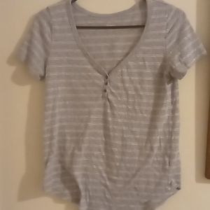 Kohls grey white pattern shirt